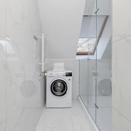 Deluxe Turystyczna By Renters 아파트 *