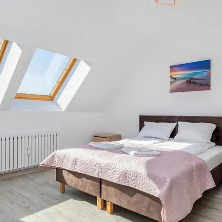 Deluxe Turystyczna By Renters Apartment